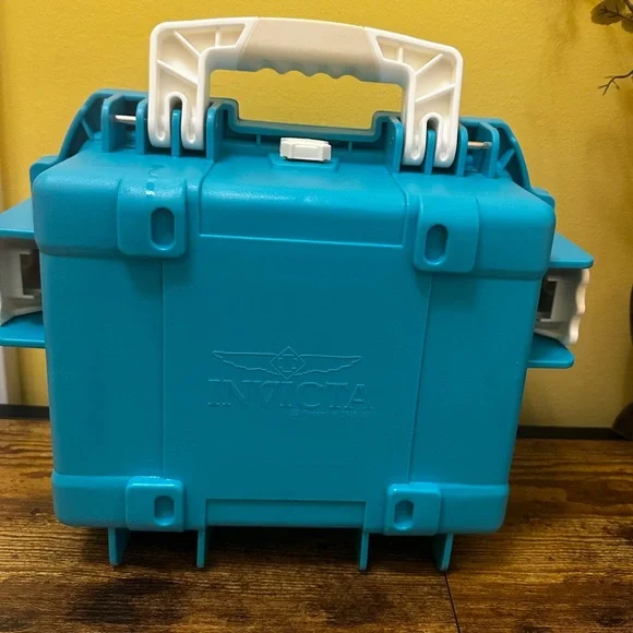 Invicta Limited Edition Teal and White Case - Picture 2 of 3